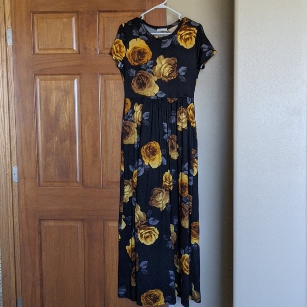 Beautiful yellow floral maxi dress